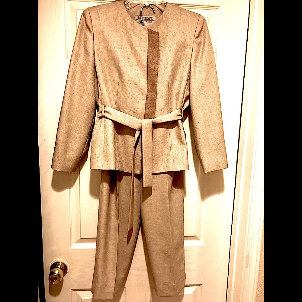 Great pant suit, size 4P